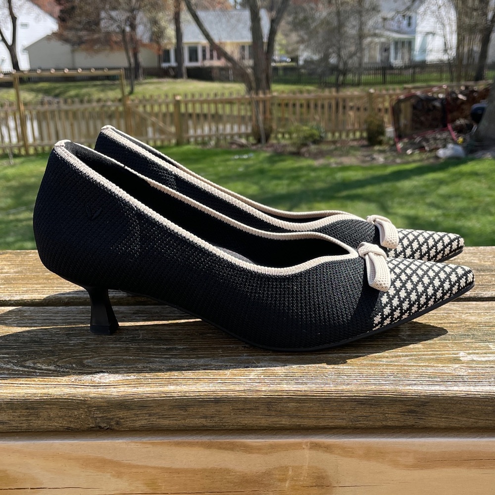 Vivaia Sz 7.5 38 Black & Cream Pointed Toe Kitten Heel Pumps - Picture 6 of 13